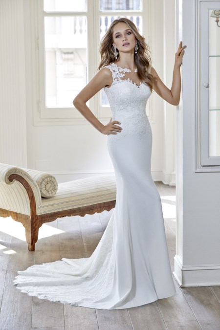 18057-crepe and lace applique wedding dress_1.jpg